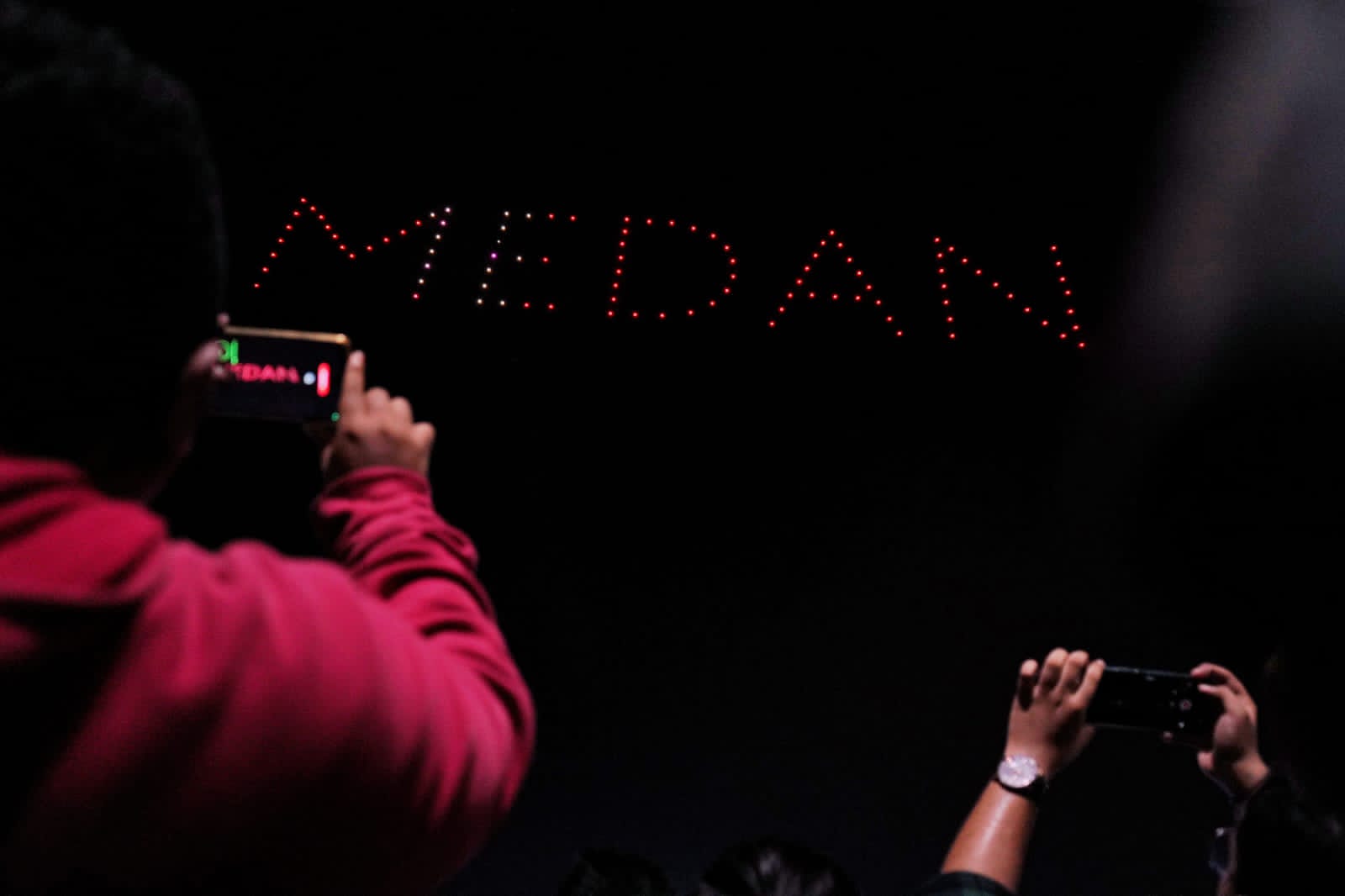 Drone Light Show Warnai Malam Pergantian Tahun Di Medan