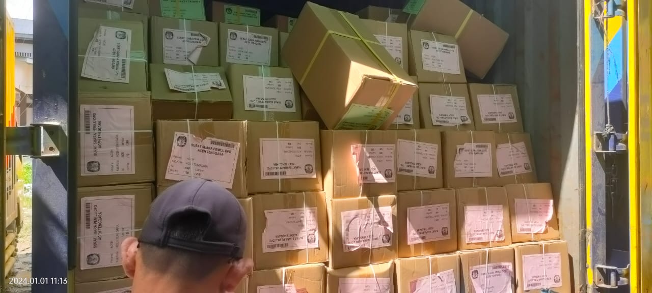 Empat Truk Logistik Pemilu Tiba Di Gudang KIP Agara