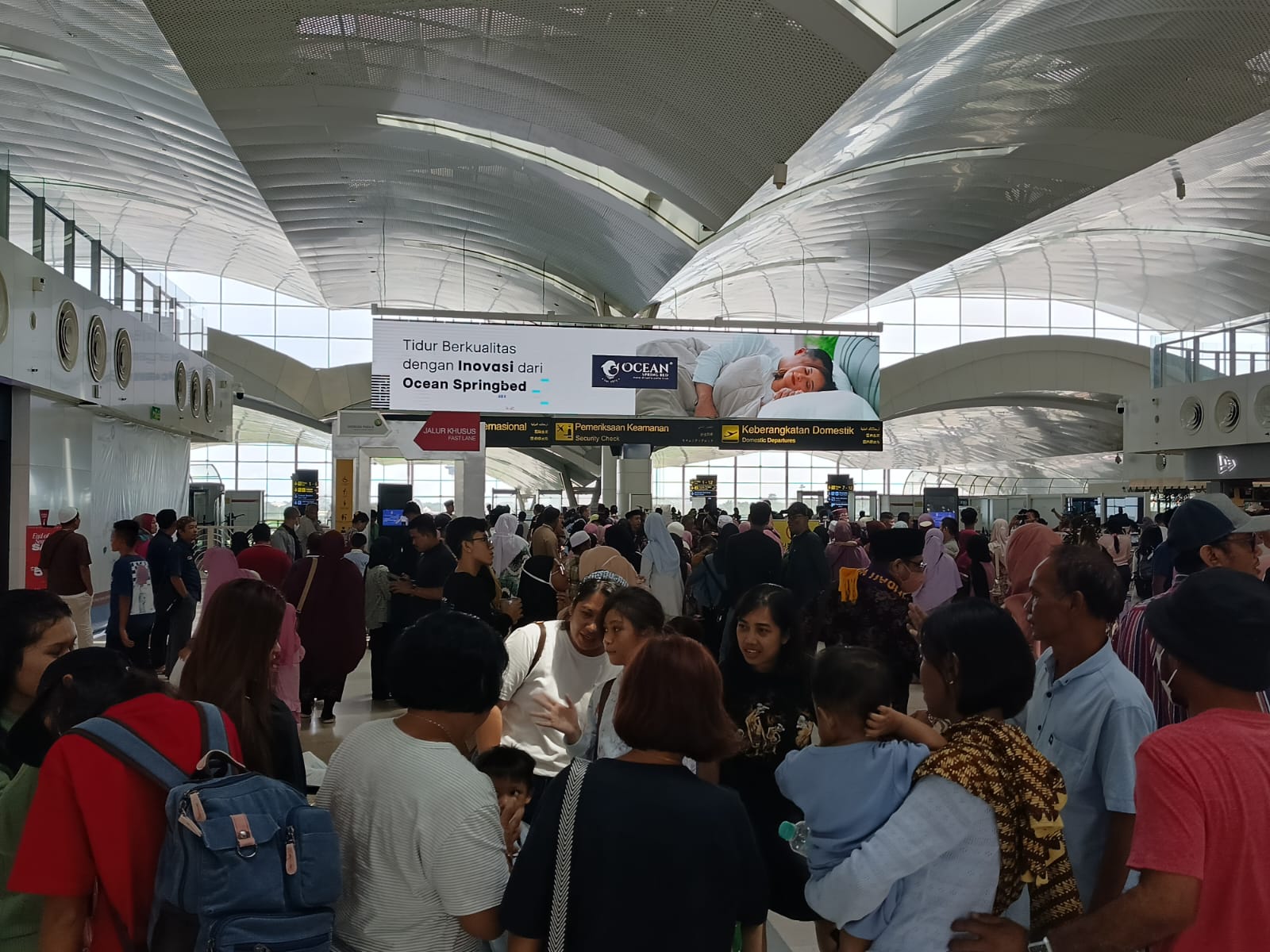 Arus Balik Liburan Penumpang Padat Di KNIA