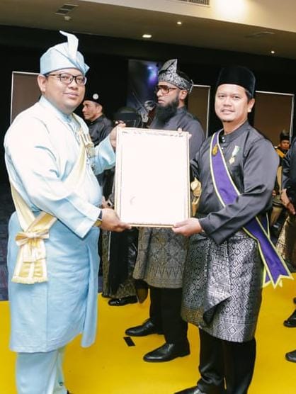 Raja KMBD Kembali Anugerahkan Gelar Adat