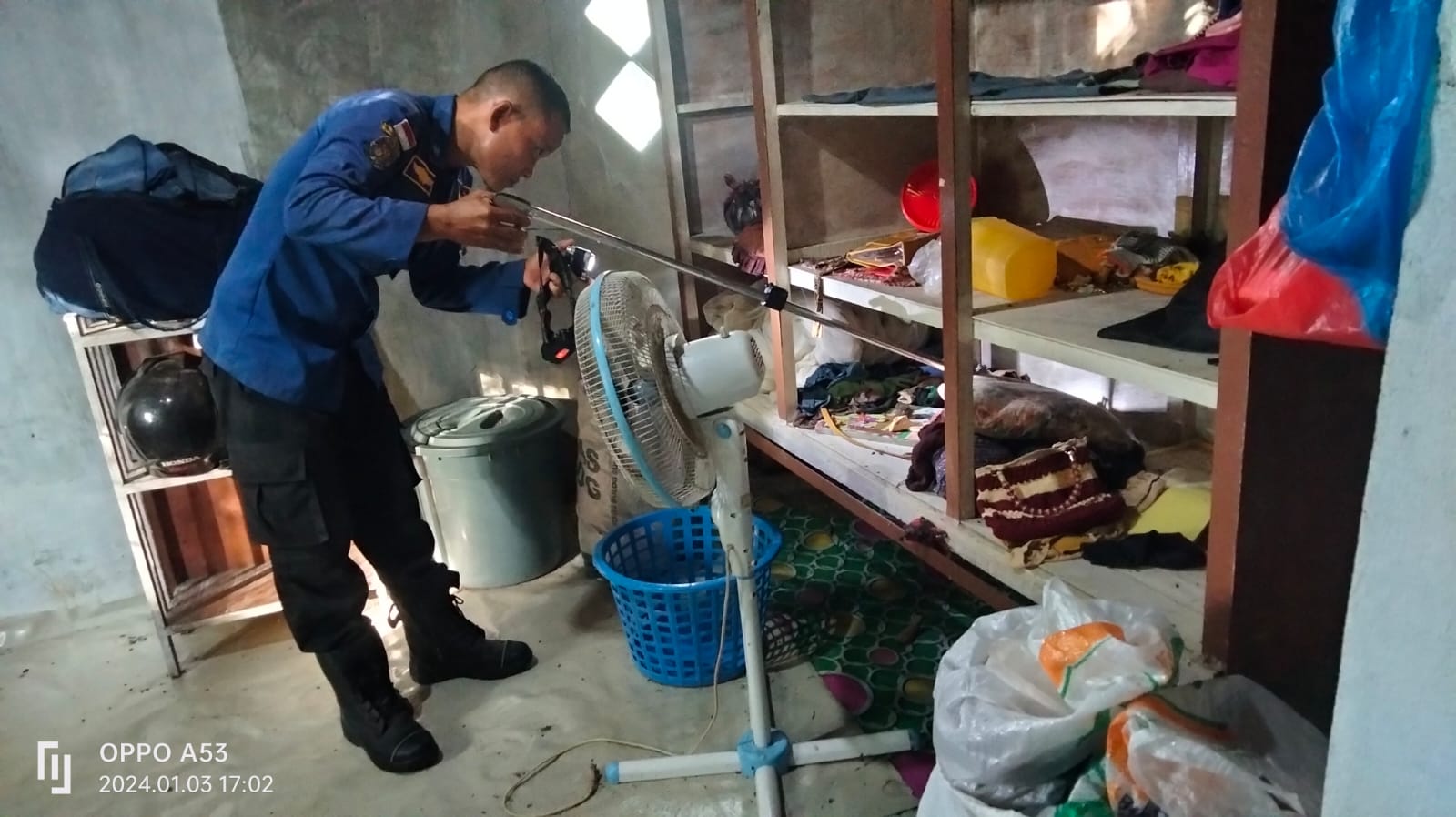 Ular 'Nyelinap' Ke Kamar Tidur Putri