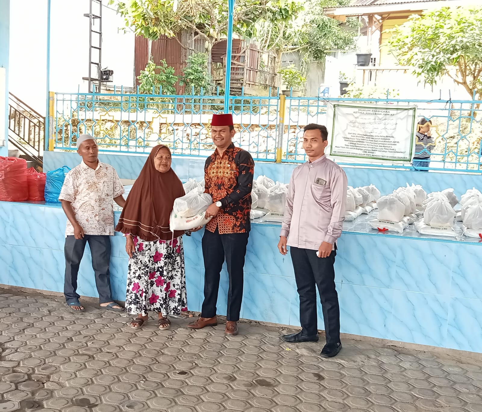 Pertamina EP Field Rantau Serahkan Bantuan Sembako