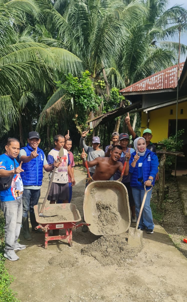 Caleg DPRD Langkat Tambal Jalan 500 Meter