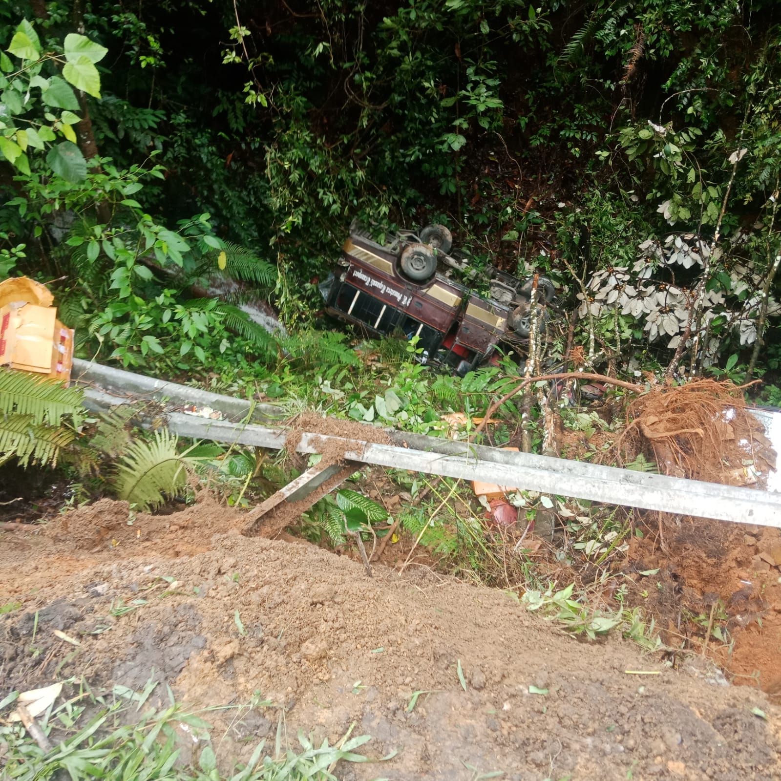 Bus STT Masuk Jurang 30 Meter, 2 Meninggal 11 Luka-luka