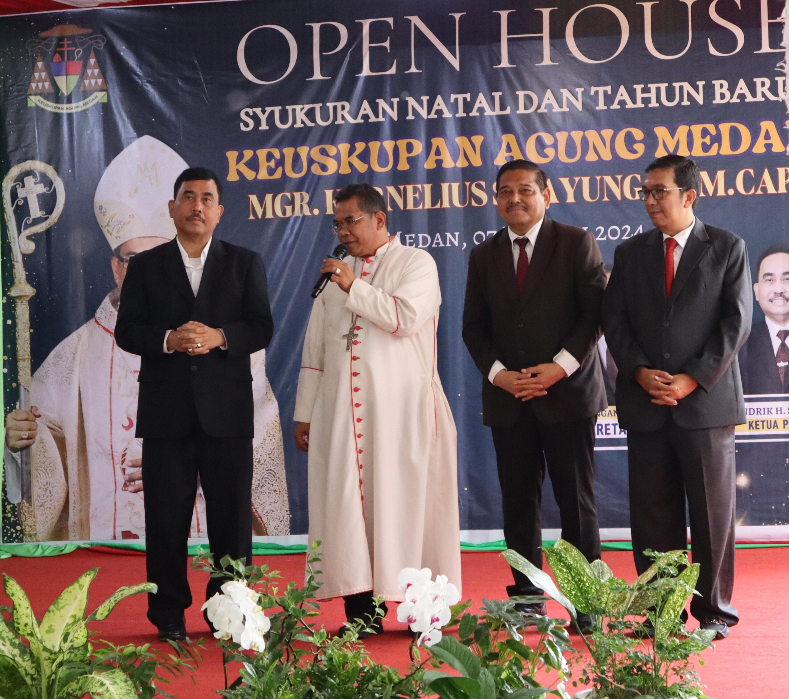 Ribuan Orang Hadiri Open House Uskup Keuskupan Agung Medan