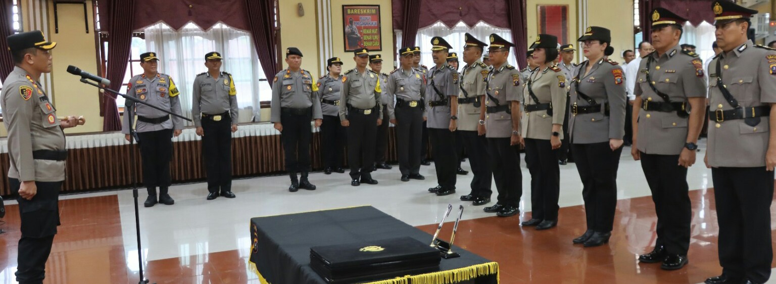 Empat Pejabat Polres P. Siantar Sertijab