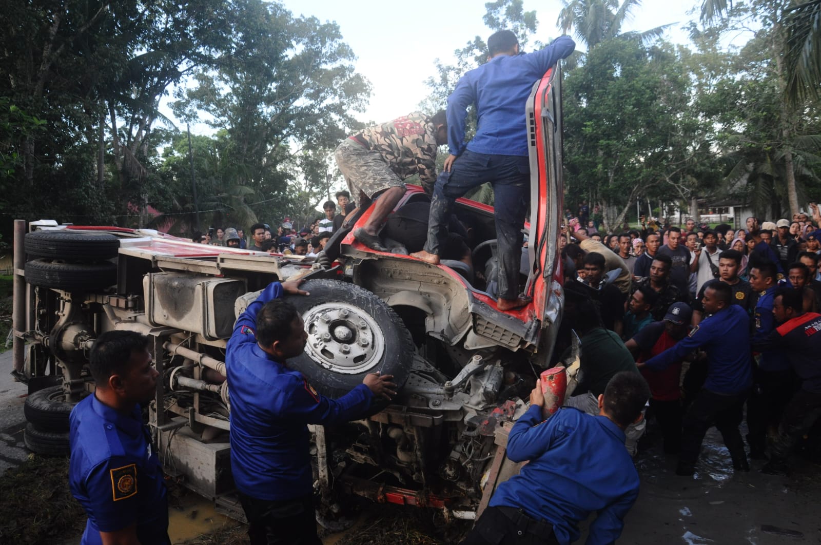 Damkar Asahan Terguling 6 Personel Dirawat Medis