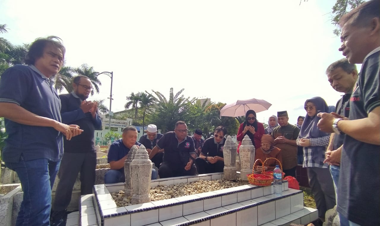 HUT Ke 77, Keluarga Besar Waspada Ziarah Ke Makam Pendiri