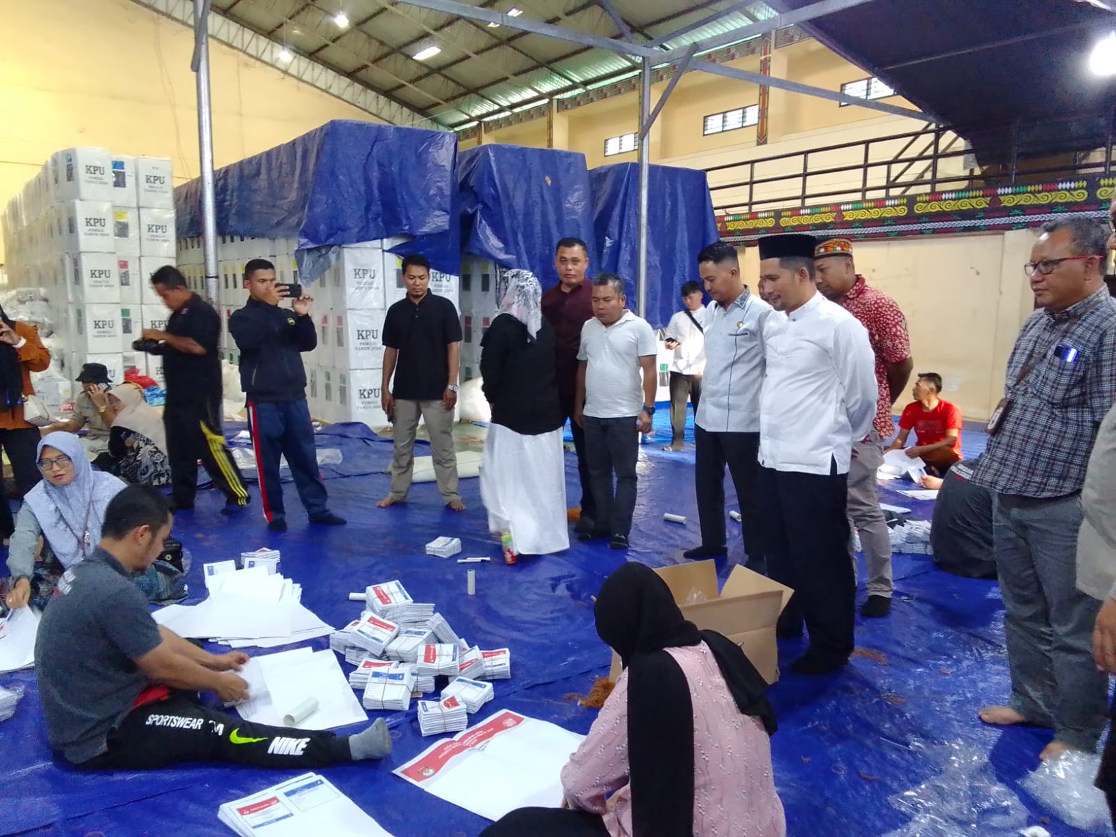 Pj Bupati Agara Pantau Akhir Pelipatan Surat Suara