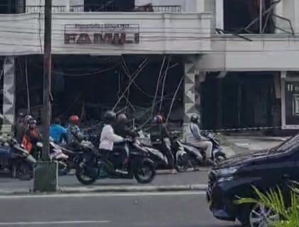 Ledakan Dari RM Famili Hancurkan Kaca Gedung Di Sekitarnya