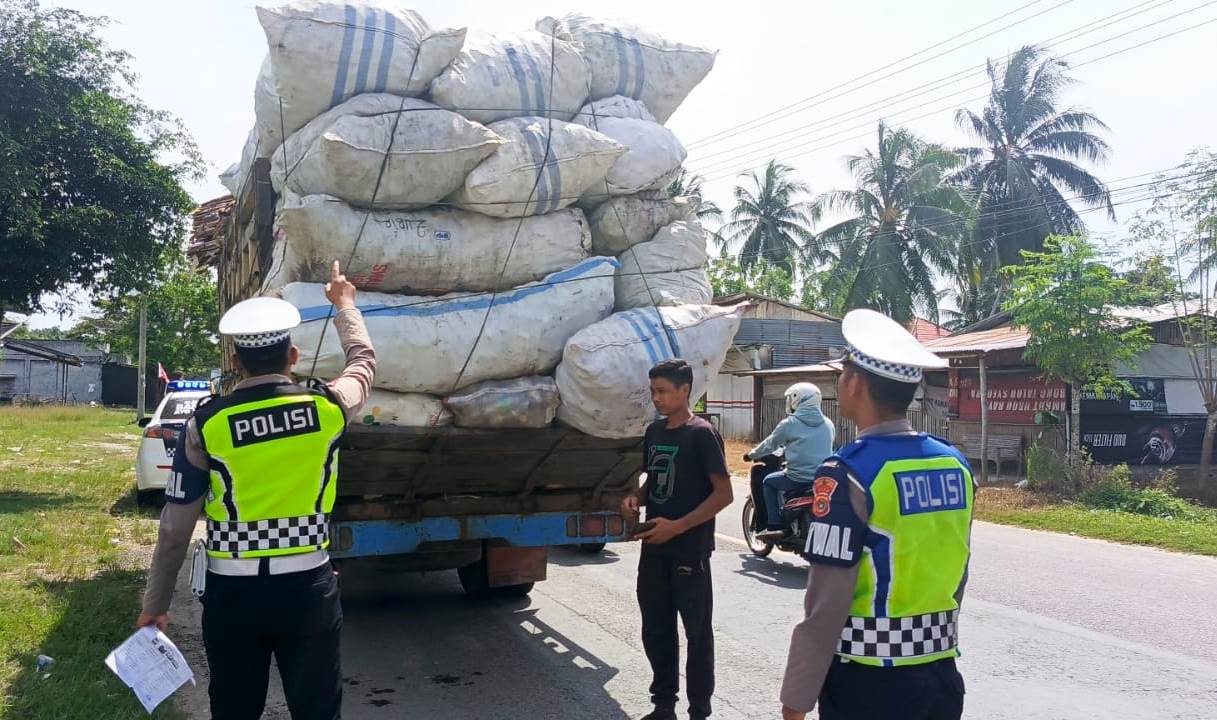 Tindak Tegas Truk Overload