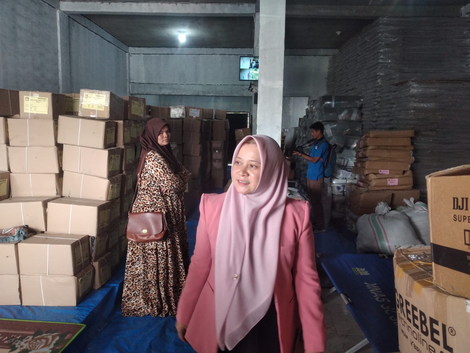 Komisioner KIP Aceh Tamiang Pantau Gudang Logistik Pemilu