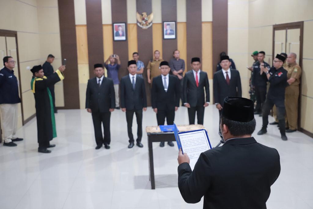 Pj Bupati Lantik Komisioner KIP Aceh Besar