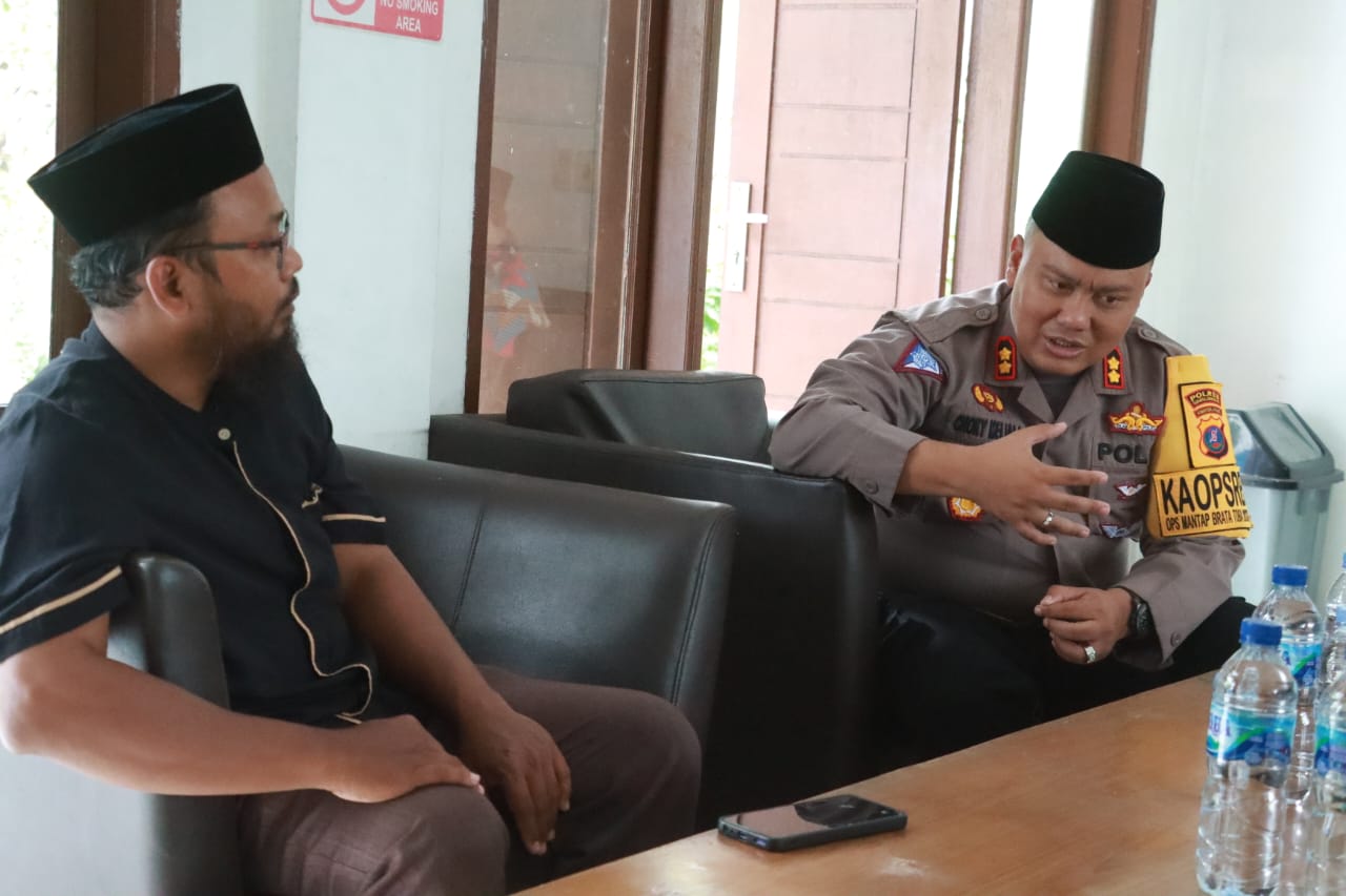 Polres Simalungun Silaturahmi Dan Salurkan Paket Sembako Ke Pesantren Al Barokah
