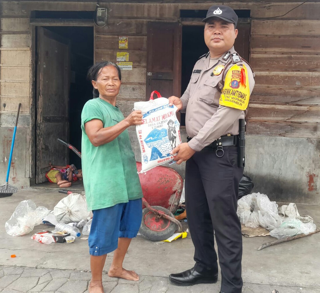 Polres P.Siantar Bagi Sembako