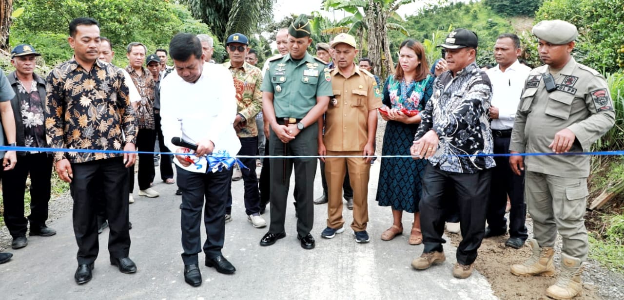 Jalan Penghubung Nagori Siboras - Nagori Saribu Jandi Diresmikan