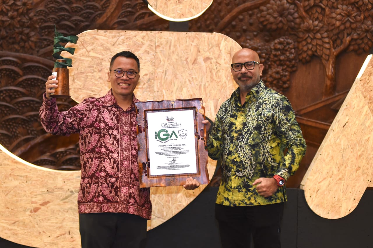Smartfren Raih Indonesia Green Awards 2024 Dengan Program eSIM dan Edukasi Lingkungan Bebas Sampah