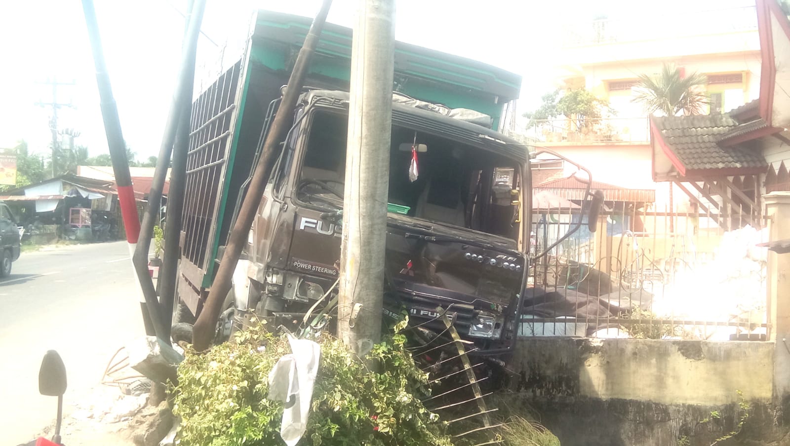 Rem Blong, Truk Fuso Tubruk 7 Sepeda Motor