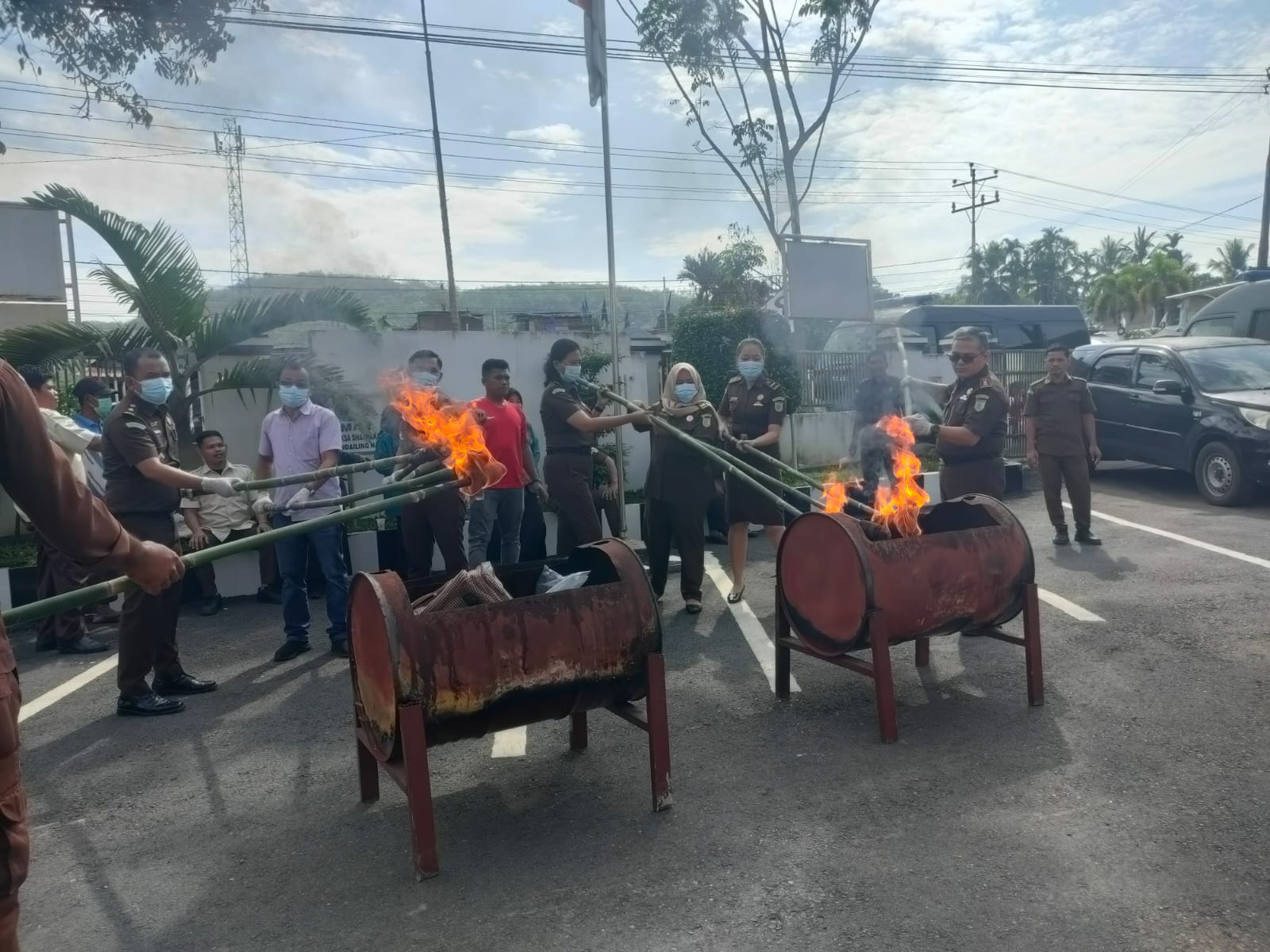 Kejari Madina Musnahkan Barang Bukti Dan Rampasan 2023