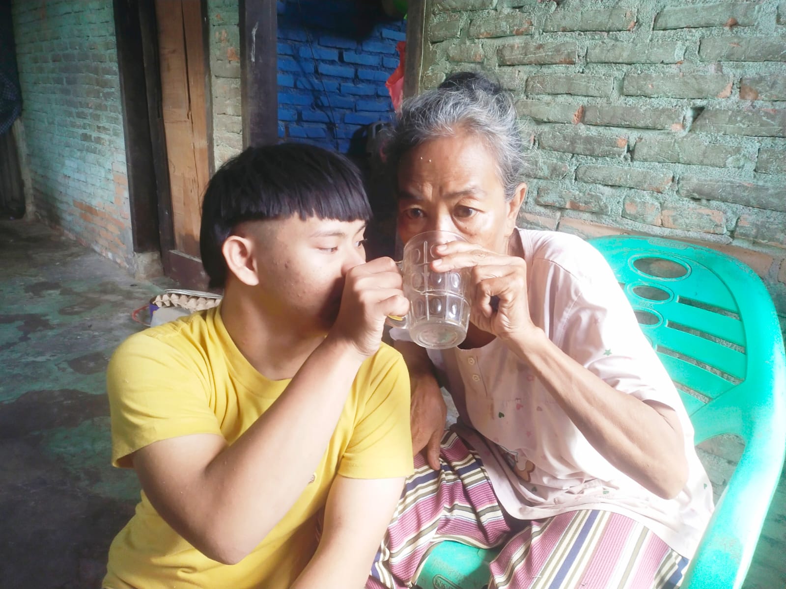 Kisah Arbi, Remaja Penyandang Disabilitas Rawat Ibu Seorang Diri