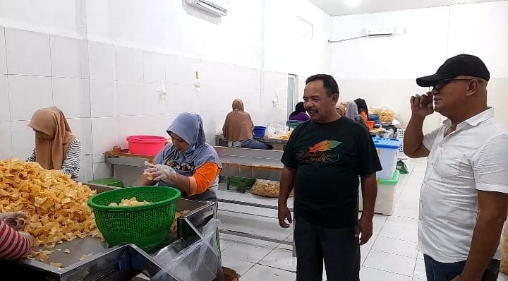 Caleg NasDem H Suriadi Bahar Apresiasi UMKM Keripik Singkong Ekspor Ke Korea