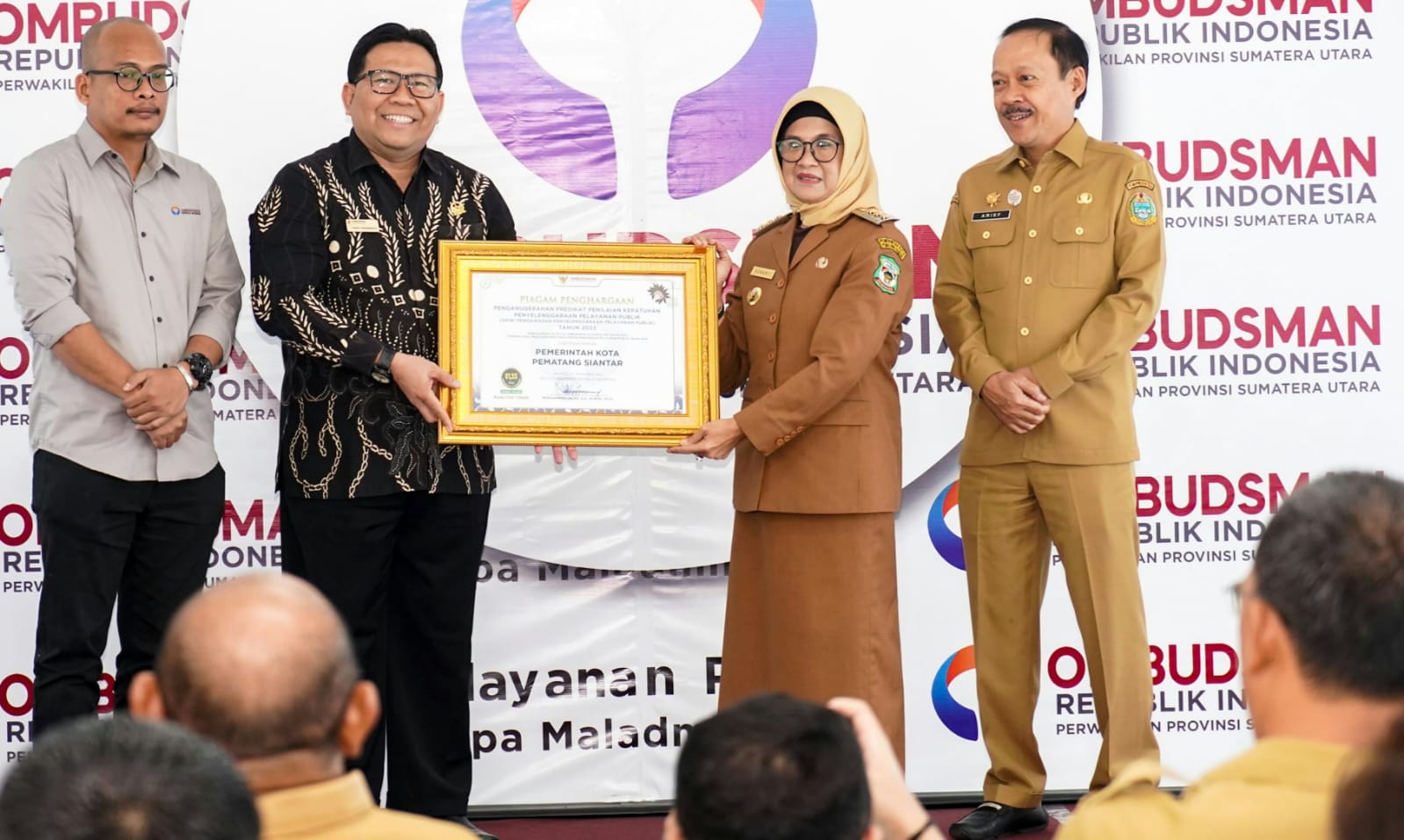 Pemko P.Siantar Raih Zona Hijau Kategori B Opini Kualitas Tinggi Dari Ombudsman RI