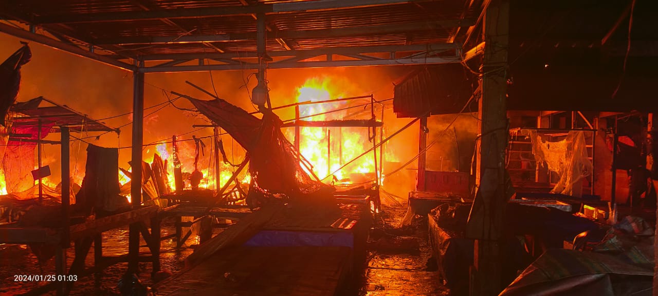10 Kios Di Pasar Induk Sidikalang Terbakar