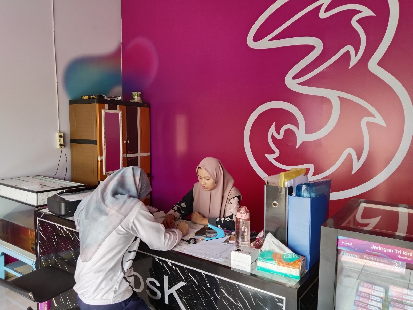 Perluas Pusat Layanan 3Kiosk, Tri Berdayakan UMKM Lokal