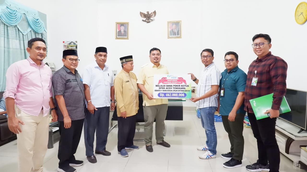 Ketua DPRK Agara Terima Piagam Penghargaan Dari BPJS Ketenagakerjaan