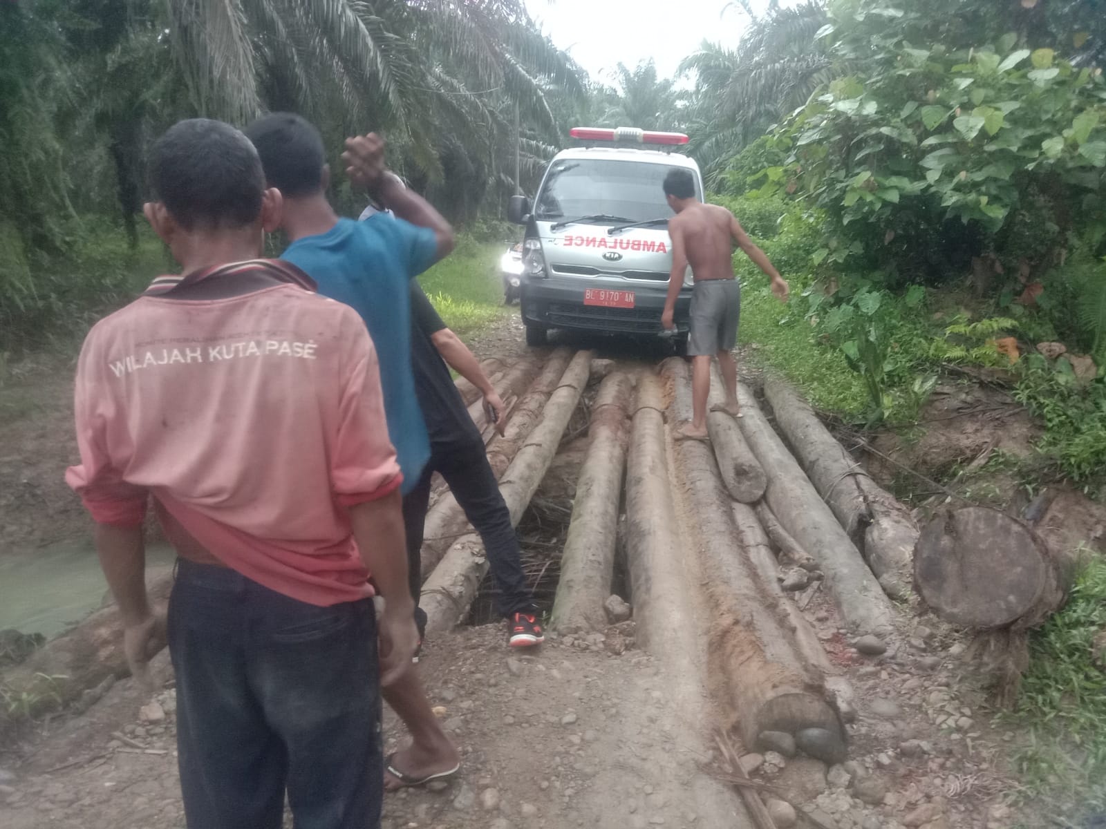 Warga Aceh Utara Kesulitan Evakuasi Korban Meninggal Dari Kawasan Terisolir