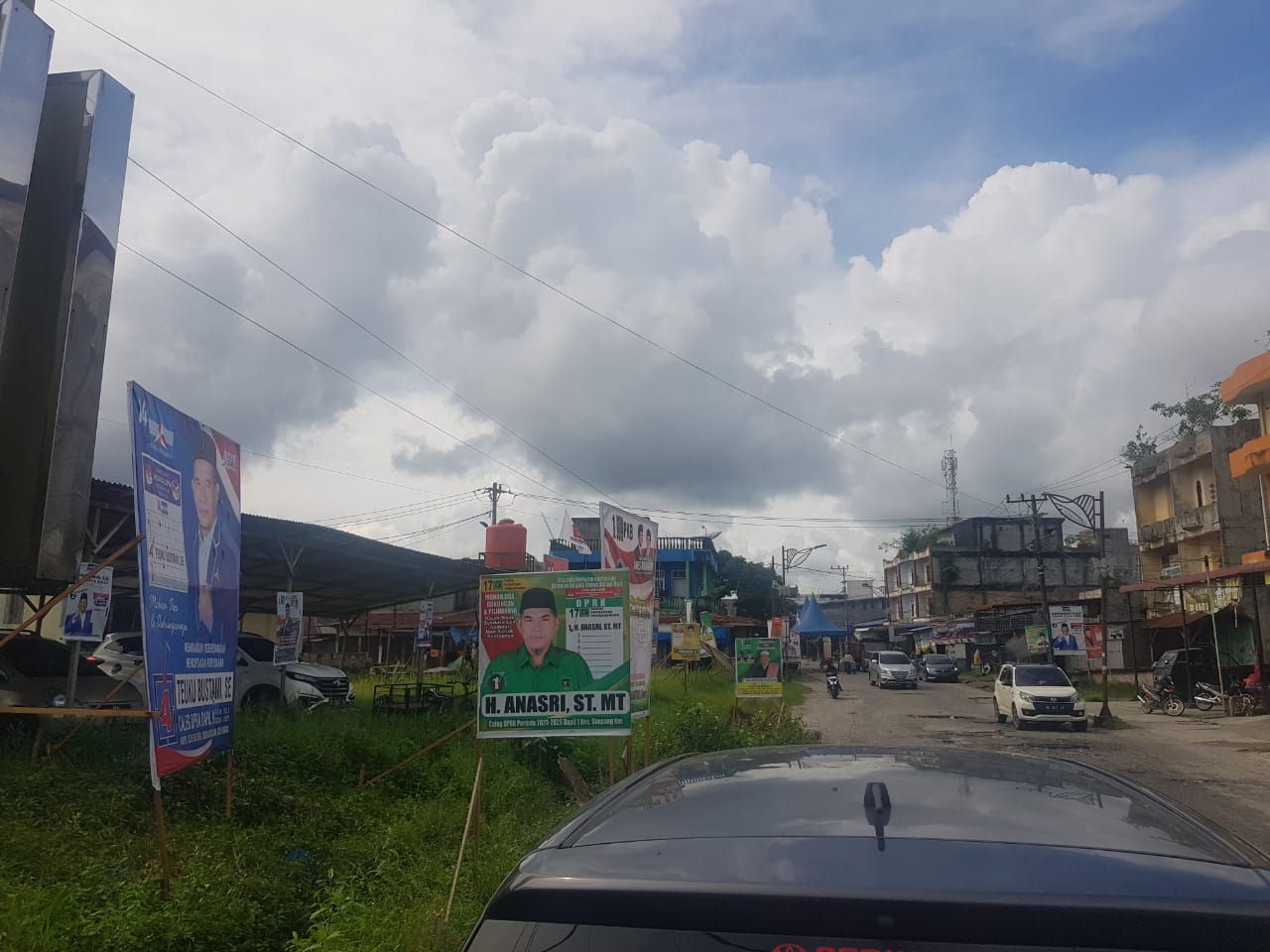 Selain Ribuan Caleg, Baliho Balon Wali Kota, Fajri Munthe Terpajang
