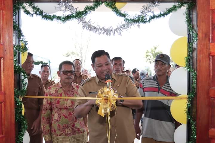 Bupati Eddy Keleng Ate Berutu Resmikan Kantor Desa Pegagan Julu VII