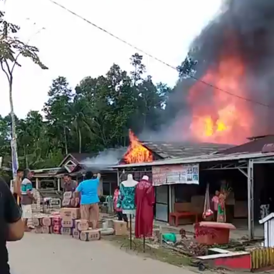4 Rumah Terbakar Di Nias Utara
