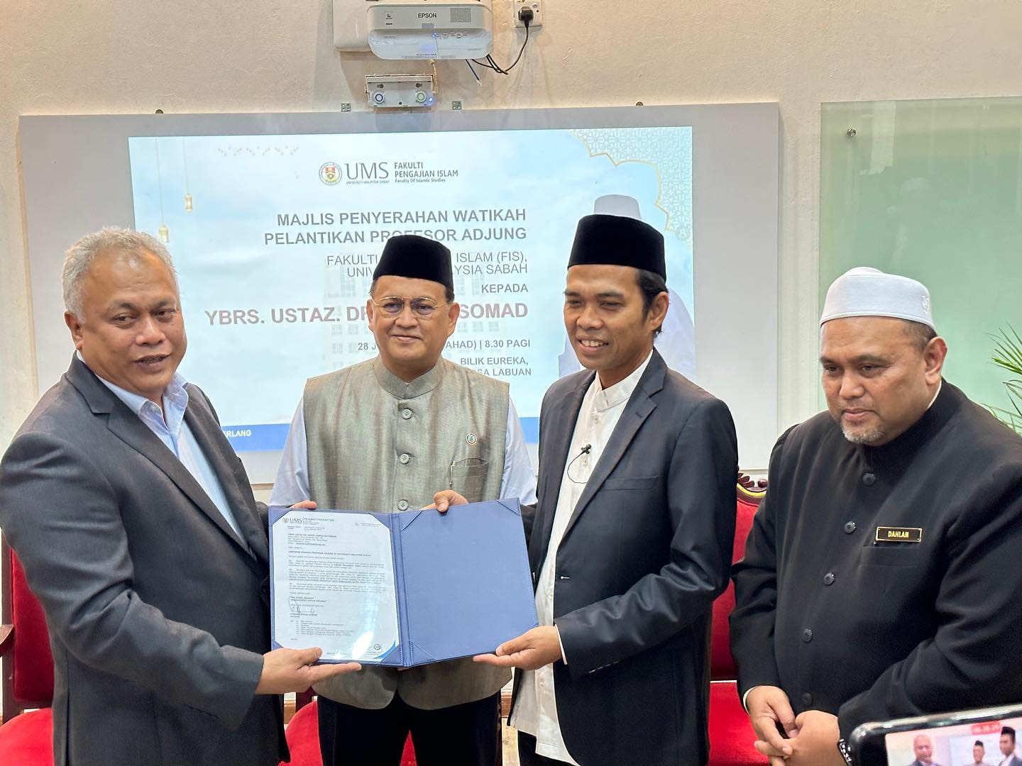 Pernah Ditolak 17 Lembaga, UAS Dapat Penghargaan Profesor Dari UMS