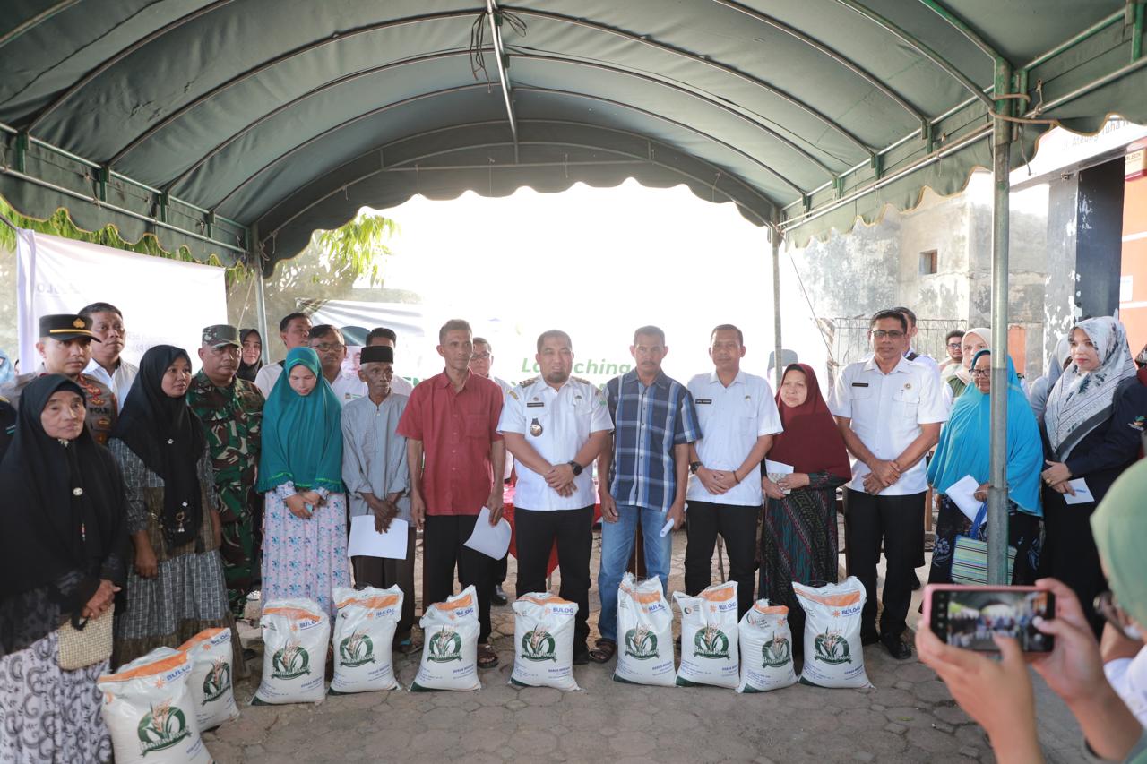 Pj Bupati Aceh Besar Lauching Penyaluran Bantuan Pangan Cadangan Beras Tahap I 2024
