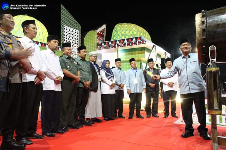 Ahmad Zarnawi Resmi Buka MTQ XV Di Ulu Sosa