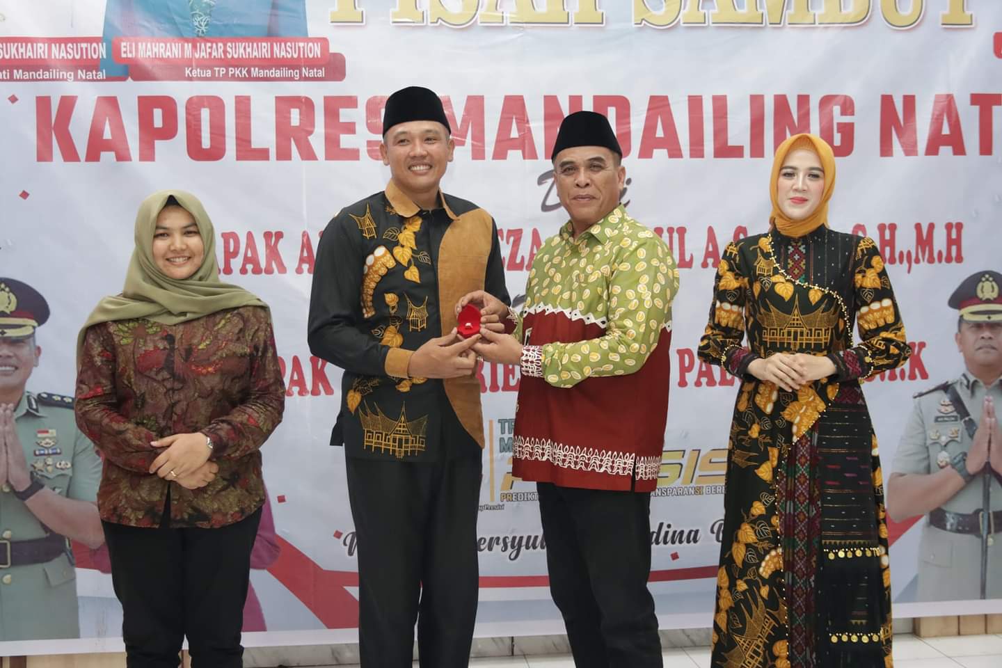 Pisah Sambut Kapolres Madina Di Rumah Dinas Bupati