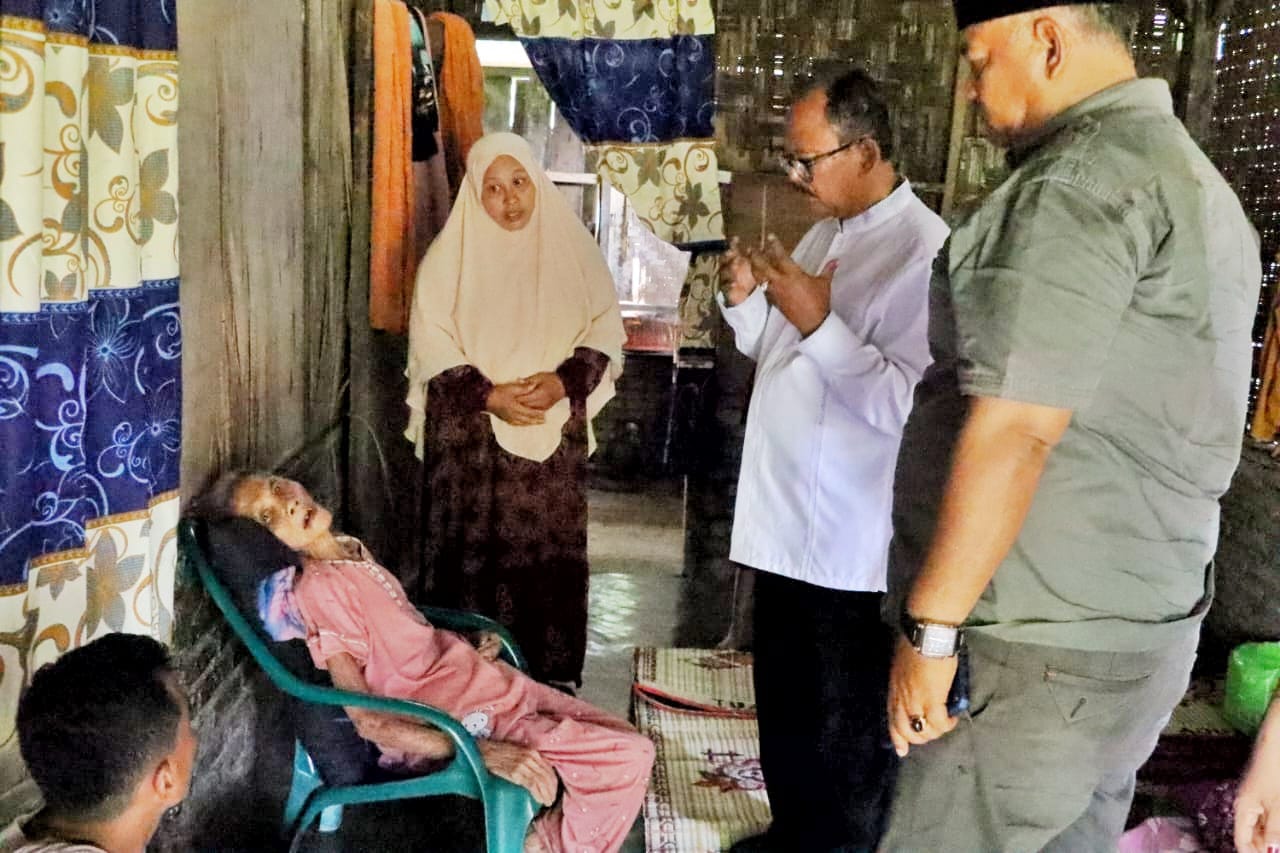 Wabup Simalungun Kunjungi Warga Kerasaan 1 Yang Sakit Menahun