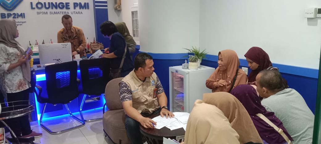 34 PMI Ilegal Dideportasi Malaysia, 1 Jenazah Dari Kamboja Tiba KNIA