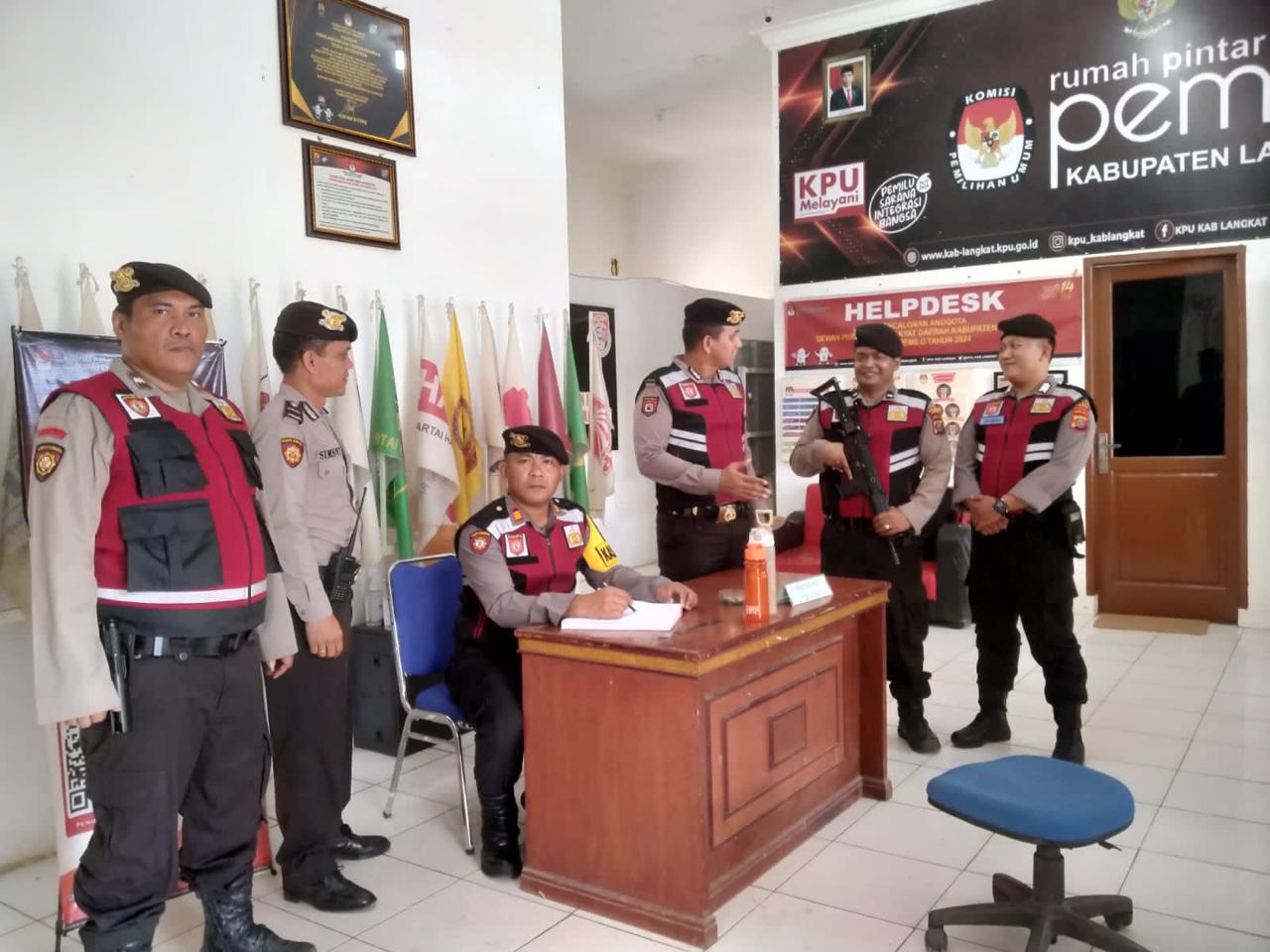 Sat Samapta Polres Langkat Patroli Di Kantor KPU Dan Bawaslu