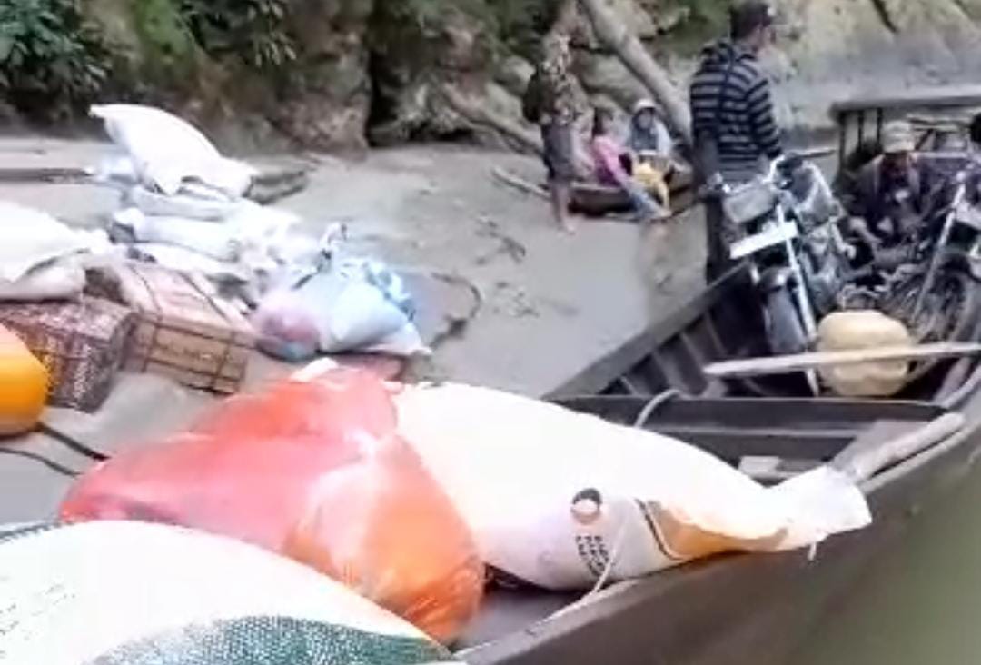 Boat Antar Cadangan Beras Pemerintah Kecelakaan