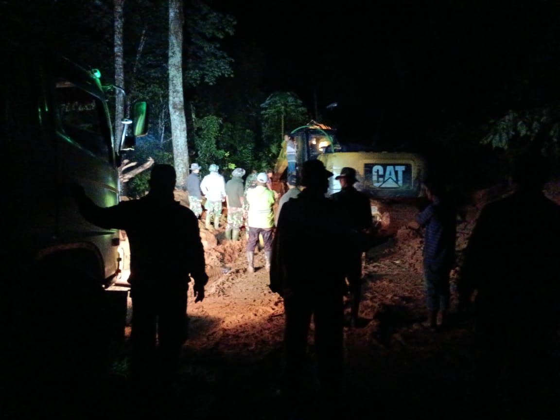 Jalan Tarutung-Sibolga Tertimbun Longsor, 3 Tewas