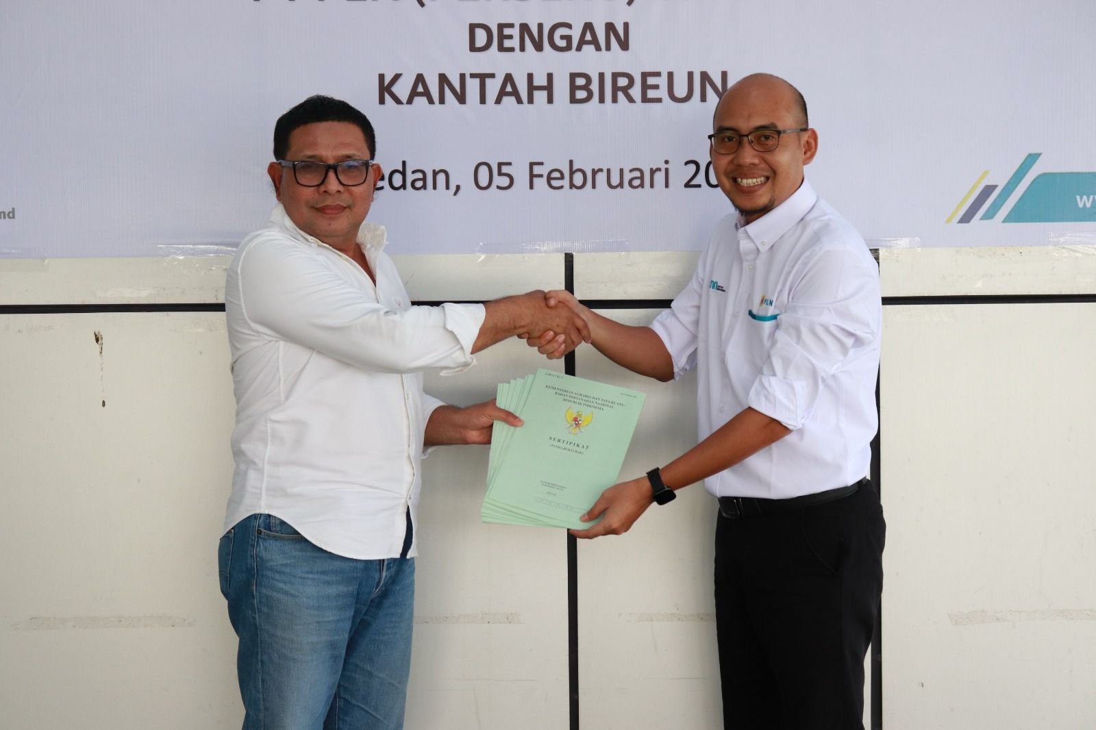 PLN Terima 9 Sertipikat Aset Tapak Tower Dari Kantah Bireun