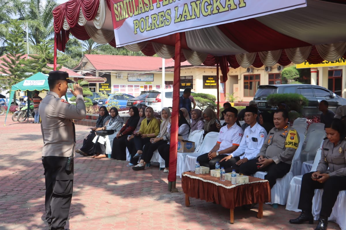 Persiapan Puncak Pemilu 2024, Kapolres Langkat Pimpin Simulasi Pam TPS
