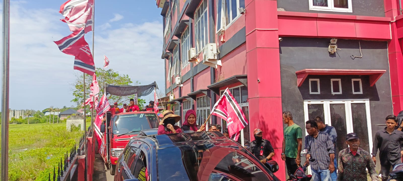 Kader Dan Simpatisan Partai Aceh Di Pidie Merahkan Jalan Dengan Berkonvoi