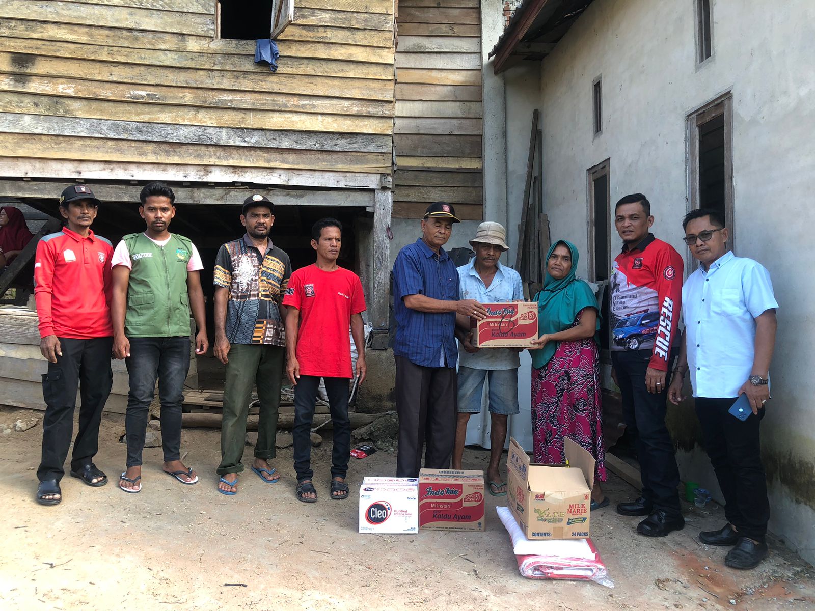 Korban Terdampak Pohon Tumbang Terima Bantuan Masa Panik