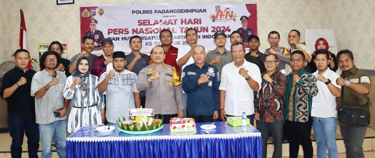 Hari Pers Nasional 2024, Kapolres Padangsidimpuan Beri Kejutan
