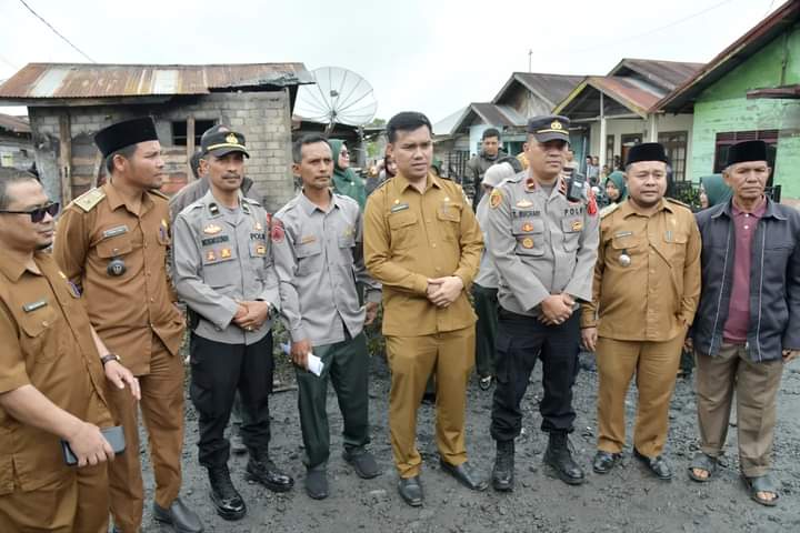 Pj. Sekda Bantu Korban Kebakaran Di Kampung Tingkem Bersatu