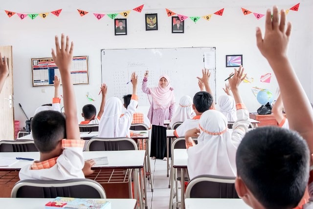 Membentuk Generasi Cerdas Berkarakter