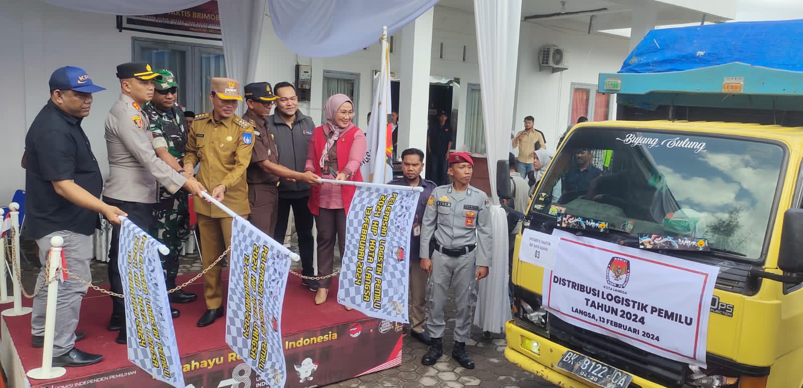 Pj Wali Kota Langsa Lepas Distribusi Logistik Pemilu